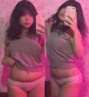 Cô ấy thích nhún như máy